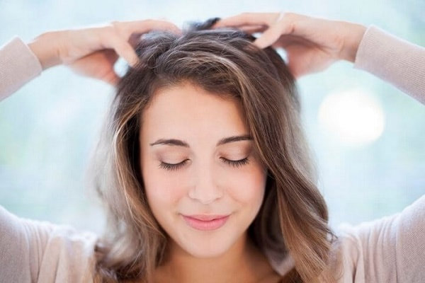 Vì sao massage da đầu giúp tóc mọc chắc khỏe